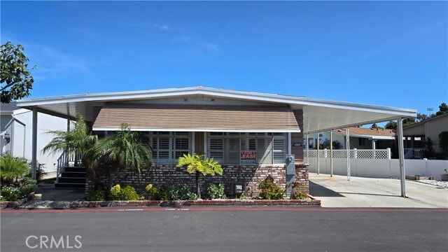 16462 Poipu Ln in Huntington Beach, CA - Building Photo - Building Photo