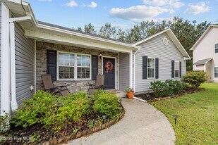 1006 Hollyfield Ct in Jacksonville, NC - Building Photo