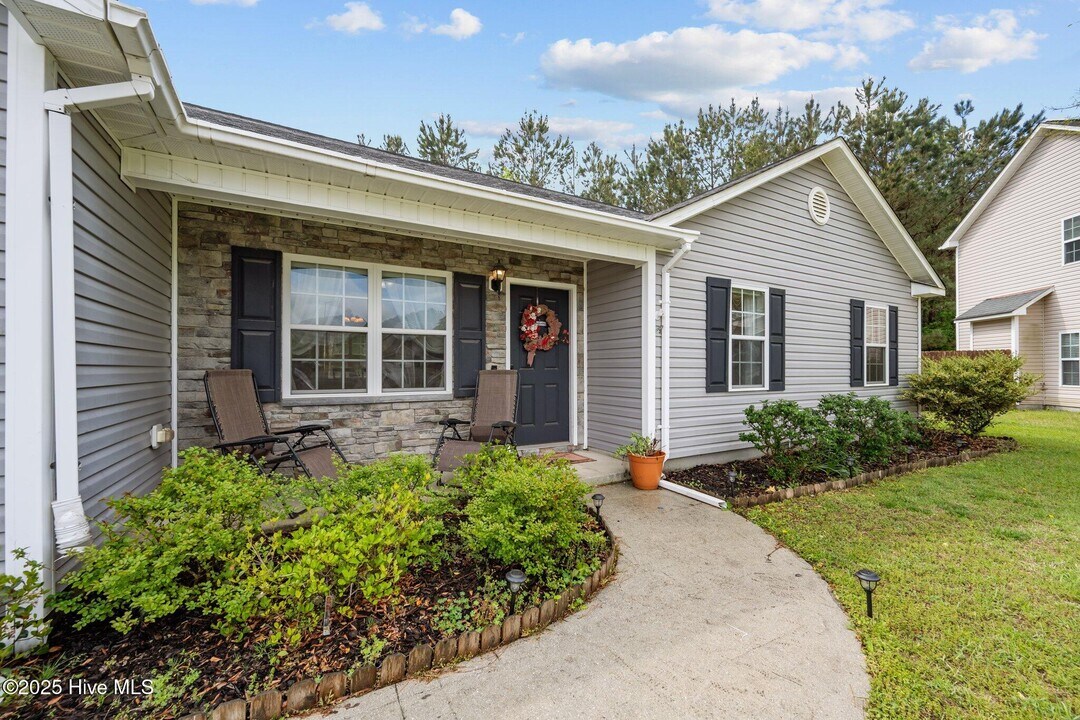1006 Hollyfield Ct in Jacksonville, NC - Building Photo