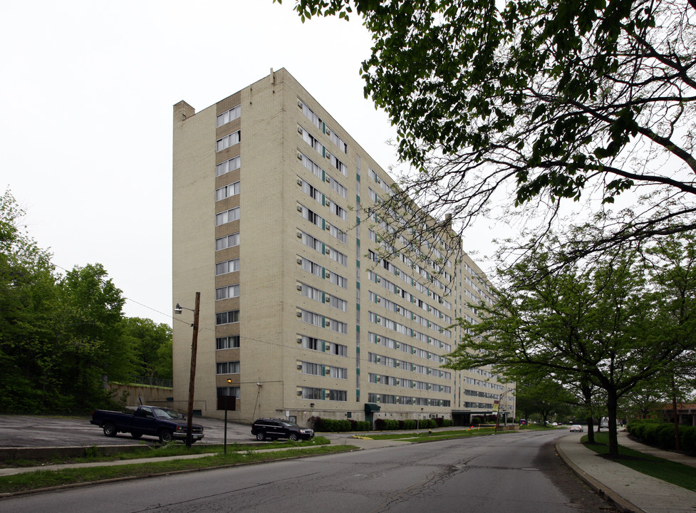 Huron Place in Cleveland, OH - Building Photo