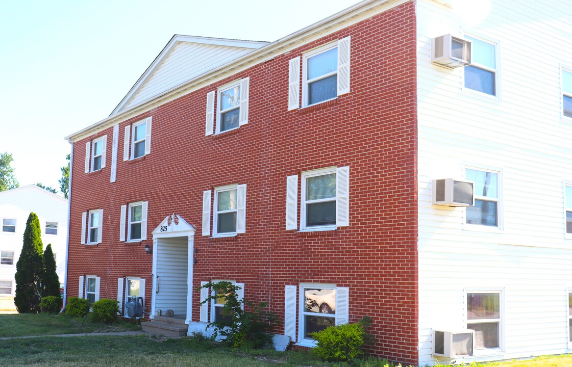 Williamsburg Apartments in Marion, IA - Foto de edificio