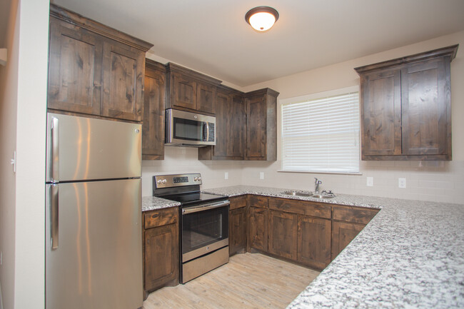 West Park Townhomes (Texas) in Weatherford, TX - Building Photo - Interior Photo