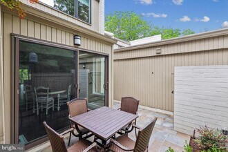 1626 Waters Edge Ln in Reston, VA - Building Photo - Building Photo