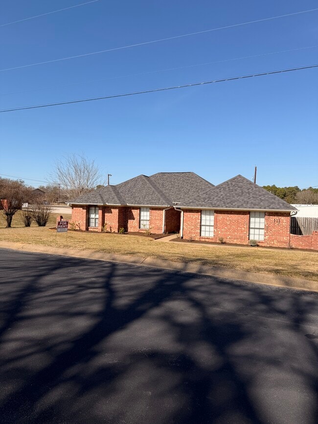 111 Crestview St in Chandler, TX - Building Photo - Building Photo