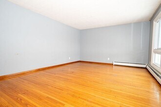 24 Honduras Ln in Cheektowaga, NY - Foto de edificio - Building Photo