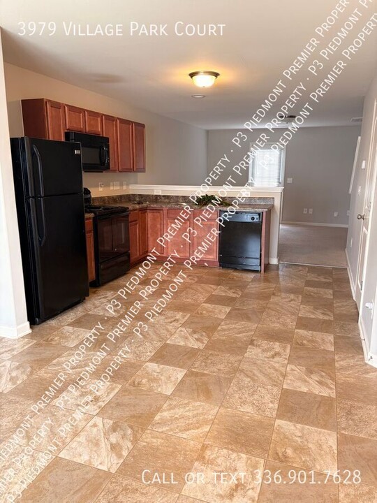 3979 Village Park Ct in Winston-Salem, NC - Building Photo