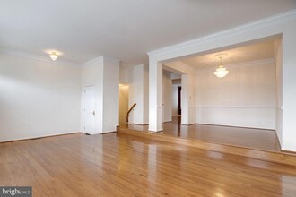 25859 Kirkwood Square in Chantilly, VA - Building Photo - Building Photo