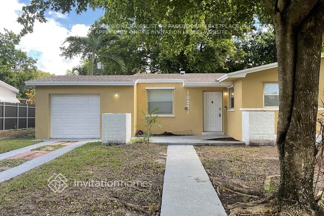 10221 Dolphin Rd in Cutler Bay, FL - Building Photo - Building Photo