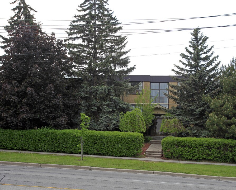 2366 Islington Ave in Toronto, ON - Building Photo