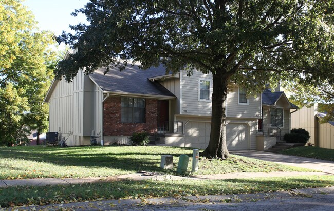108 W 132nd St in Kansas City, MO - Foto de edificio - Building Photo