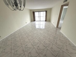 7076 Huntington Ln in Delray Beach, FL - Building Photo - Building Photo