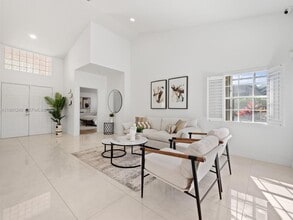 413 Cameron Dr in Weston, FL - Building Photo - Building Photo