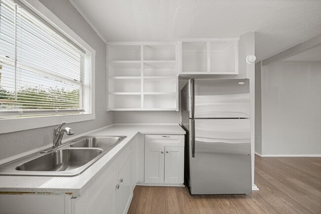 property at 1723 W 5th St