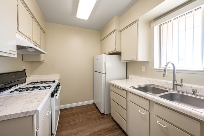 Mayfield Park in San Bernardino, CA - Building Photo - Interior Photo
