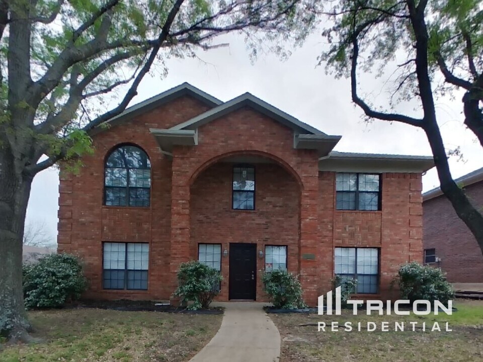 2408 Waterloo Ln in Mesquite, TX - Building Photo