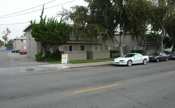 Weddell Arms Apartments in Sunnyvale, CA - Foto de edificio - Building Photo