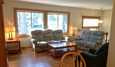 2571 Crown Hill Ct in White Bear Lake, MN - Building Photo - Building Photo