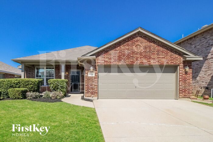 9221 Oldwest Trail in Fort Worth, TX - Foto de edificio