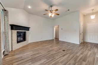 106 S 3rd Ave in Mansfield, TX - Building Photo - Building Photo