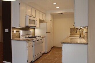 2349 S Bentley Ave in Los Angeles, CA - Building Photo - Building Photo