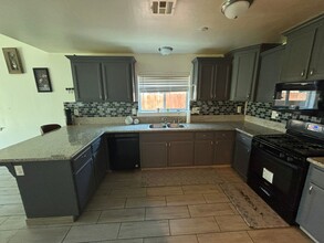 5510 Tierra Abierta Dr in Bakersfield, CA - Foto de edificio - Building Photo