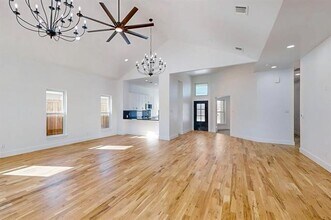 1812 Muncie Ave in Dallas, TX - Building Photo - Building Photo