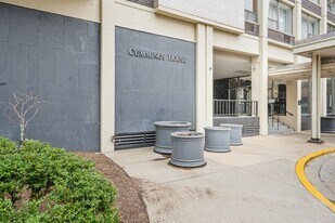 1360 N Sandburg Ter, Unit 2812C in Chicago, IL - Building Photo