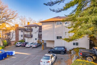 Cedarcrest Apartments in North Vancouver, BC - Building Photo - Building Photo