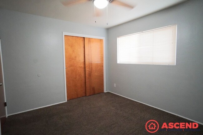 5008 College Ave in Bakersfield, CA - Building Photo - Building Photo