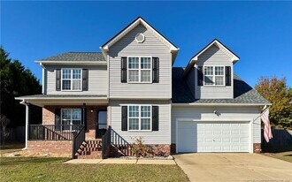 231 Scotland Dr in Spring Lake, NC - Building Photo