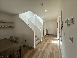 137 Rohan Crst Ave in Henderson, NV - Building Photo - Building Photo