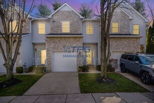 14 Sand Hill Ct in Jamesburg, NJ - Building Photo