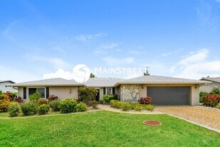 211 SE 45th St in Cape Coral, FL - Building Photo