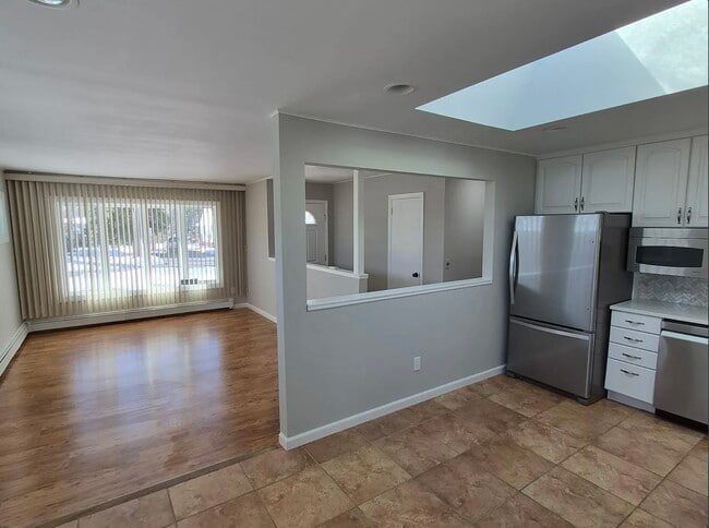 53 Corey Ave in Blue Point, NY - Foto de edificio - Building Photo