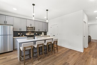 700 N Dupont Ave, Unit 404 in Nashville, TN - Building Photo - Building Photo