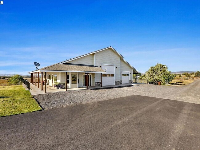 3760 NE Hwy 97 in Madras, OR - Building Photo - Building Photo