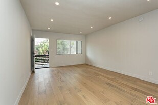 11680 Ohio Ave in Los Angeles, CA - Building Photo