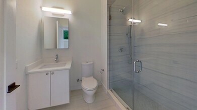 104 Warren St, Unit 1 in Boston, MA - Foto de edificio - Building Photo