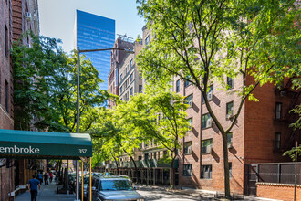 350 W 55th St in New York, NY - Building Photo - Building Photo