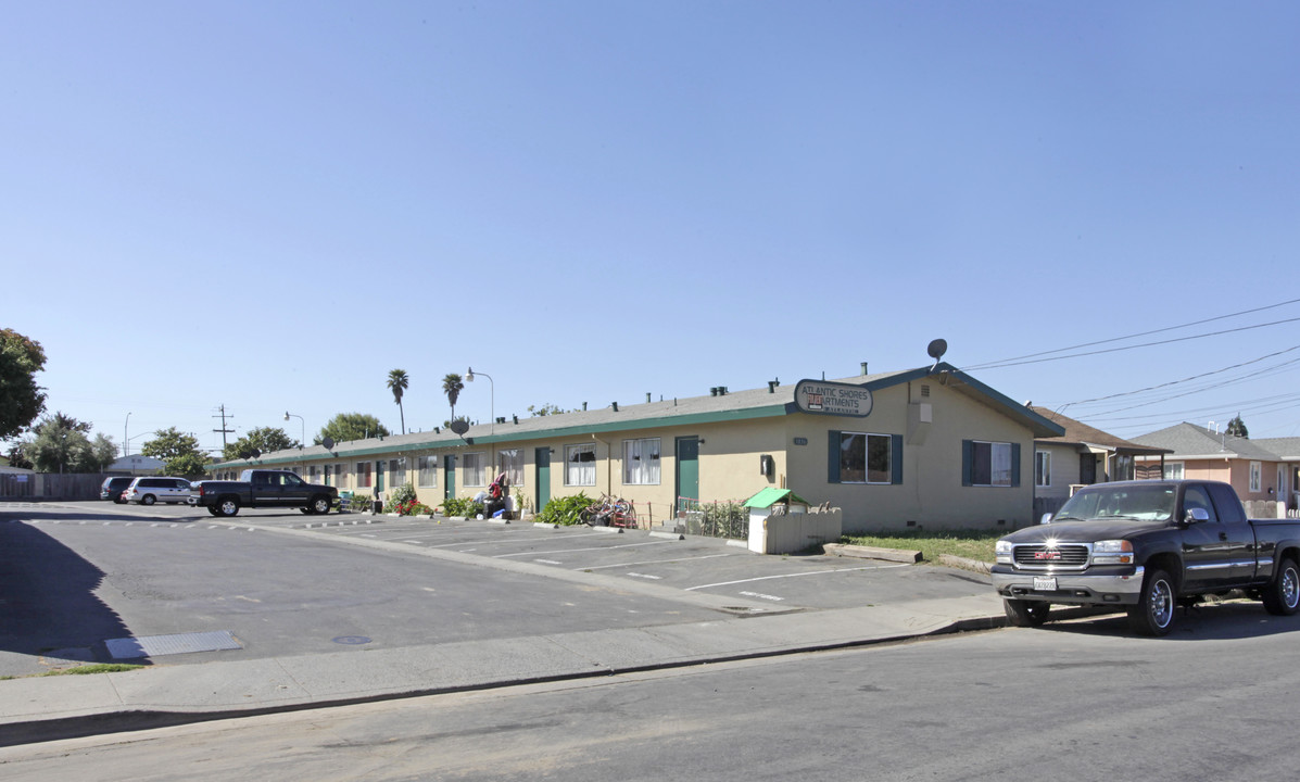 Atlantic Shores Apartments in Salinas, CA - Building Photo