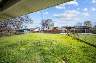 5829 Holloway St in Westworth Village, TX - Building Photo - Building Photo