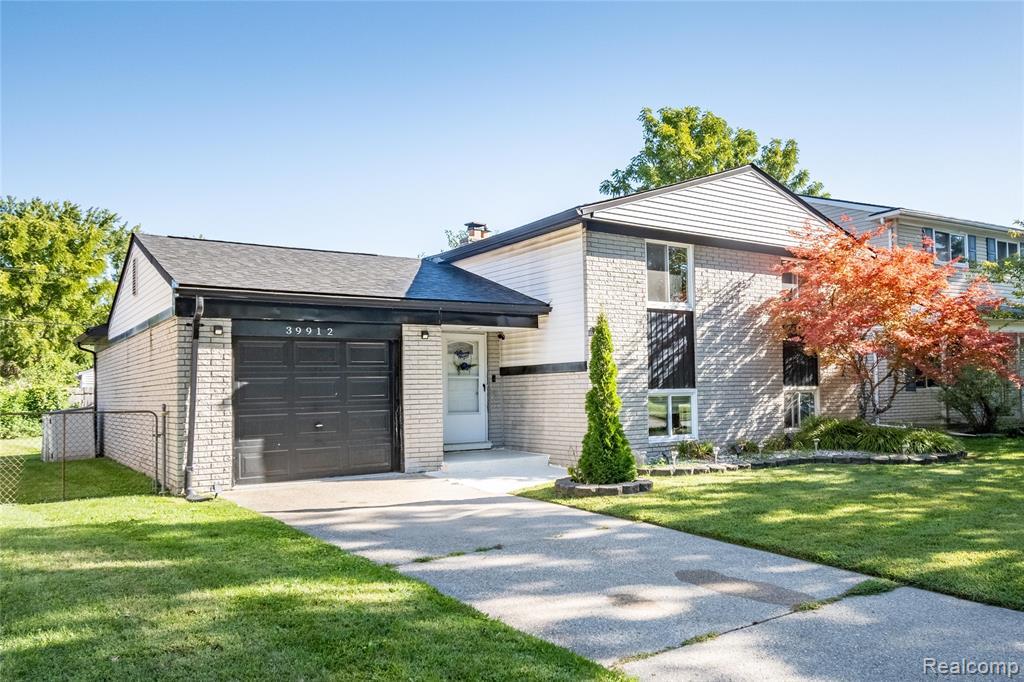 39912 Edmundton St in Canton Township, MI - Building Photo