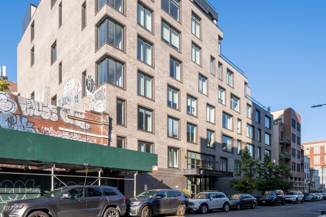 N7 Williamsburg in Brooklyn, NY - Foto de edificio - Building Photo