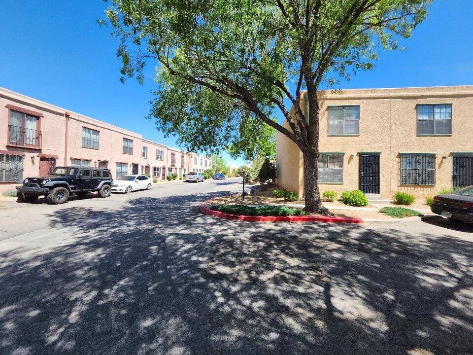 3301 Monroe St NE, Unit H-83 in Albuquerque, NM - Building Photo