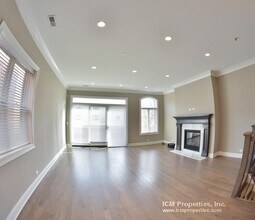 882 W Lill Ave, Unit 880 in Chicago, IL - Building Photo - Building Photo