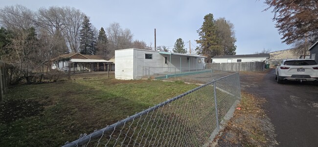 4407 Frieda Ave in Klamath Falls, OR - Building Photo - Building Photo