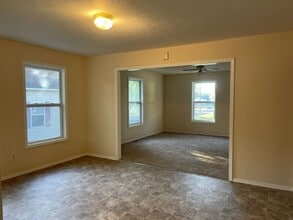 1021 E Lynn St in Springfield, MO - Building Photo - Building Photo