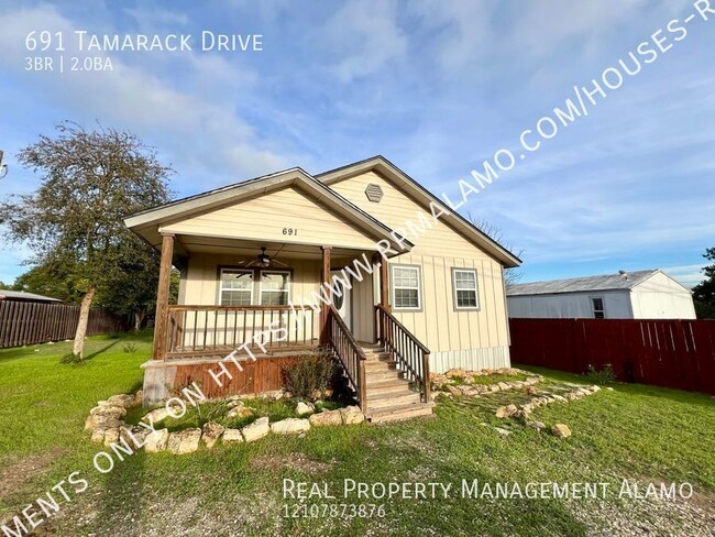 691 Tamarack Dr in Canyon Lake, TX - Building Photo - Building Photo