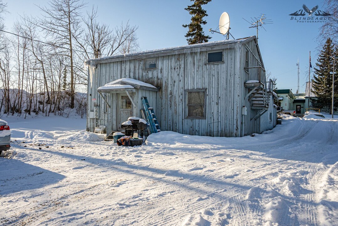 265 N Knik St in Wasilla, AK - Building Photo