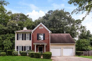 8157 N Sterling Lakes Dr in Covington, GA - Building Photo